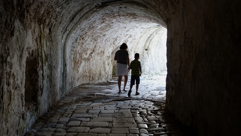 2017-10-10_111550 korfu-2017.jpg - Tunnel im Alten Fort                               